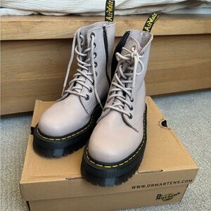 Dr. Martens women’s Jadon iii Pisa platform boots, size 38 (US 7)